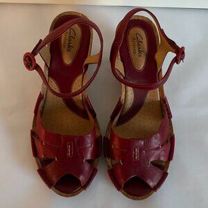 Clark’s Artisan Women’s Red Burgandy Leather Cork Wedge Sandal Shoe Size 9